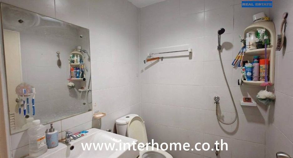 Casa adosada en venta de 3 habitaciones en Bang Phli, Samut Prakan