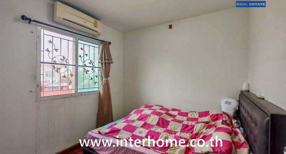 Casa adosada en venta de 3 habitaciones en Bang Phli, Samut Prakan