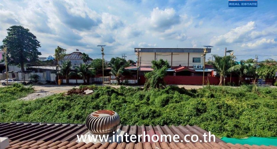 Casa adosada en venta de 3 habitaciones en Bang Phli, Samut Prakan