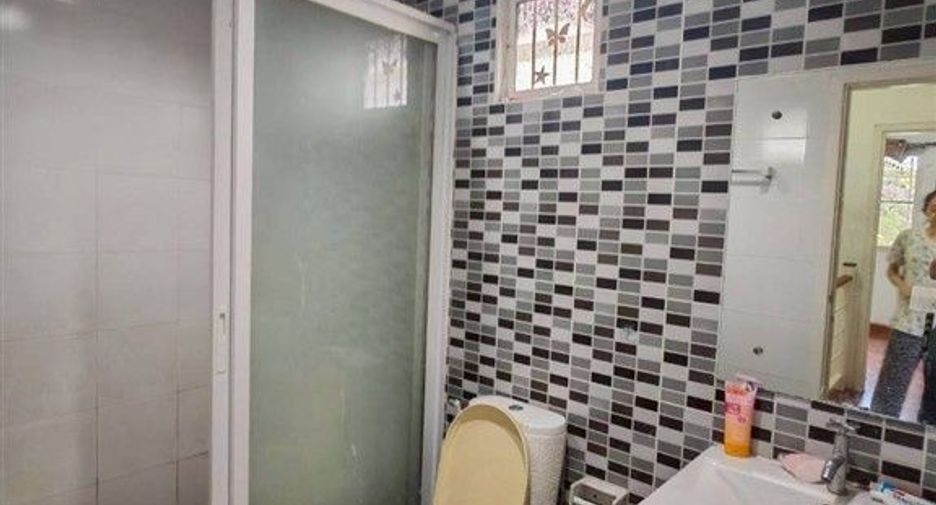 Casa adosada en venta de 3 habitaciones en Bang Phli, Samut Prakan