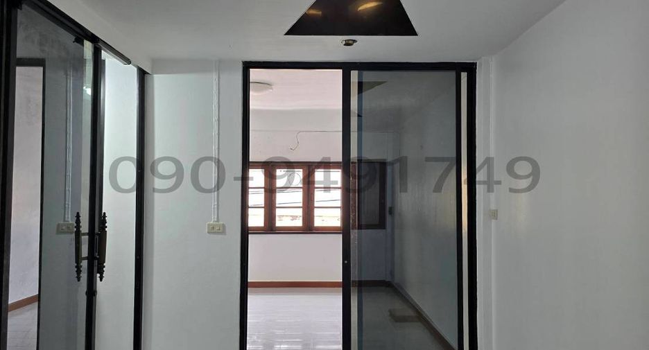 For rent 3 bedrooms retail Space in Bang Kho Laem, Bangkok