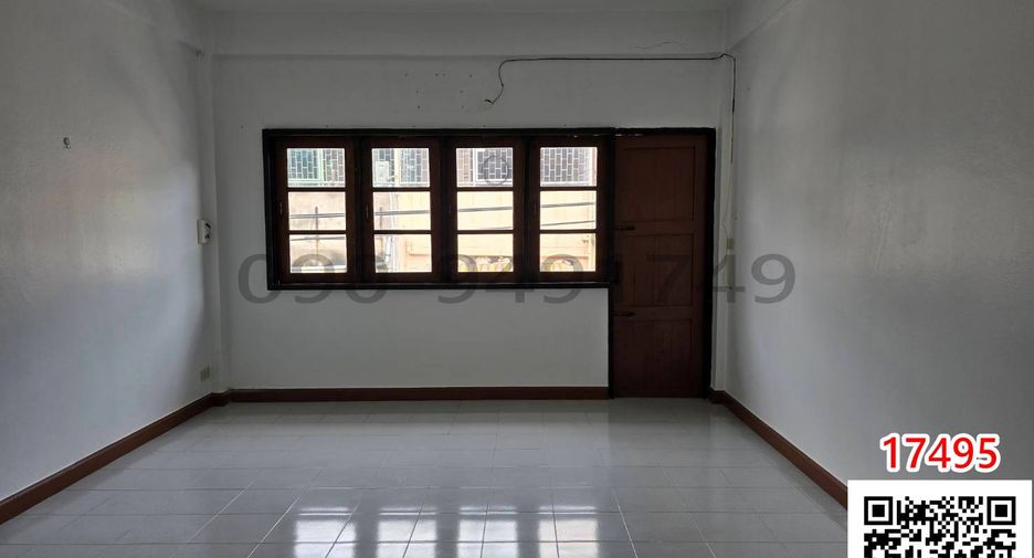 For rent 3 bedrooms retail Space in Bang Kho Laem, Bangkok