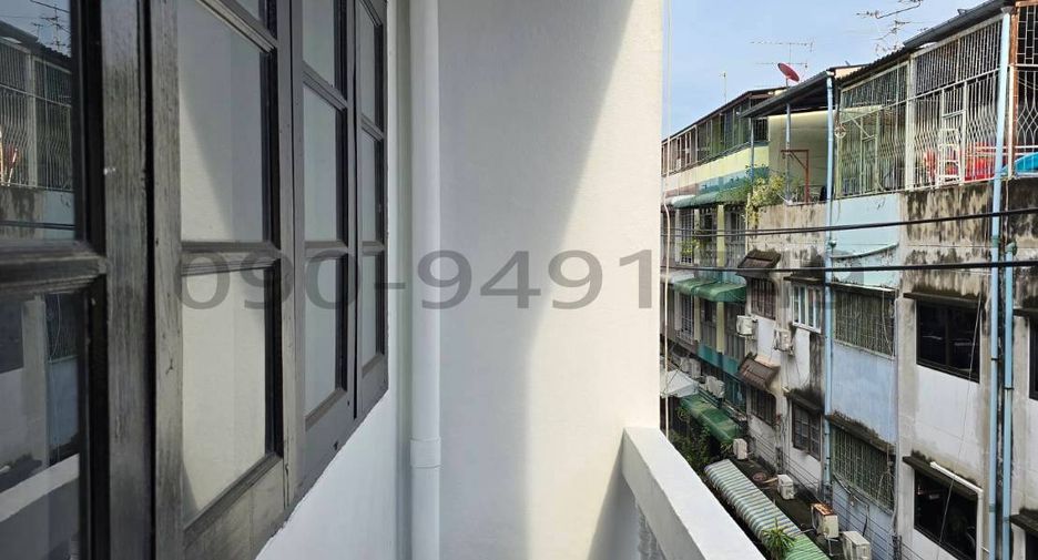 For rent 3 bedrooms retail Space in Bang Kho Laem, Bangkok