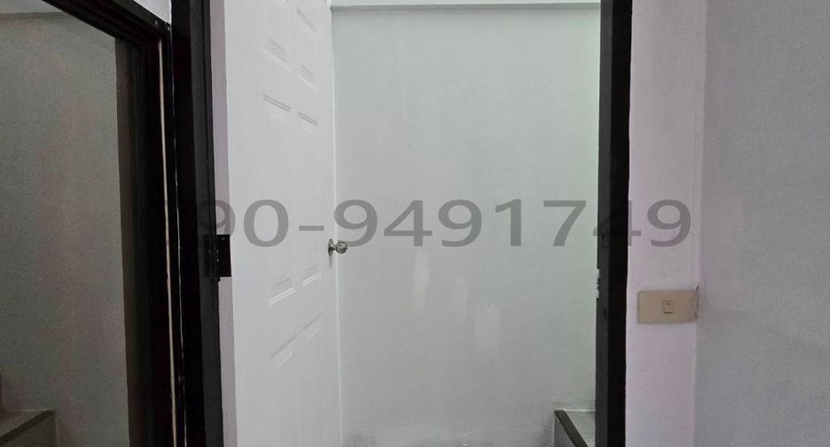 For rent 3 bedrooms retail Space in Bang Kho Laem, Bangkok