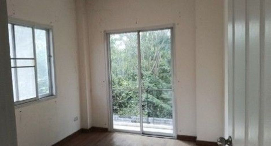 Haus zum Kauf mit 1 Zimmer in Ban Bueng, Chonburi