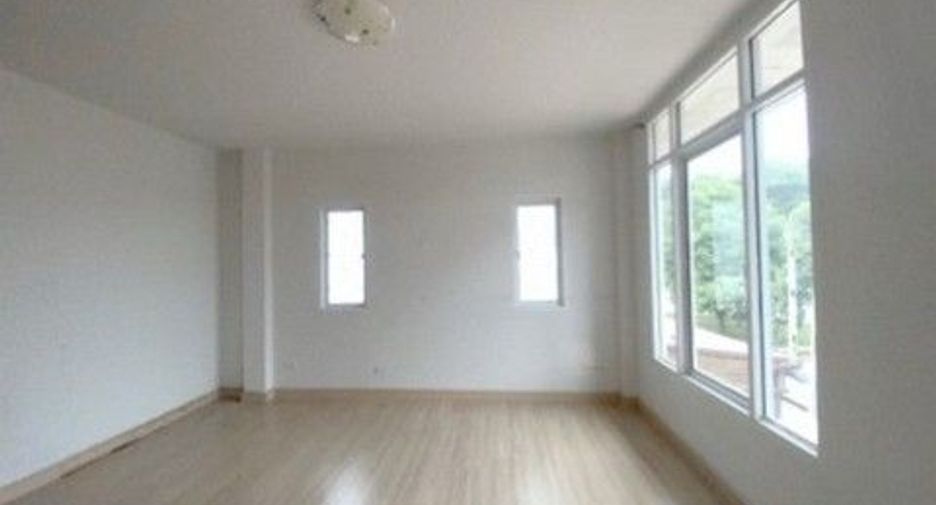 Haus zum Kauf mit 1 Zimmer in Ban Bueng, Chonburi