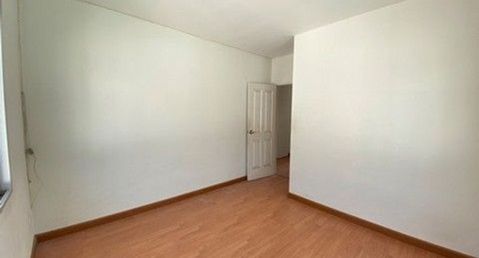 Haus zum Kauf mit 1 Zimmer in Ban Bueng, Chonburi