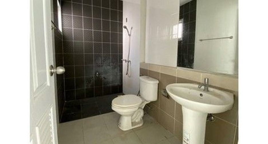Haus zum Kauf mit 1 Zimmer in Ban Bueng, Chonburi