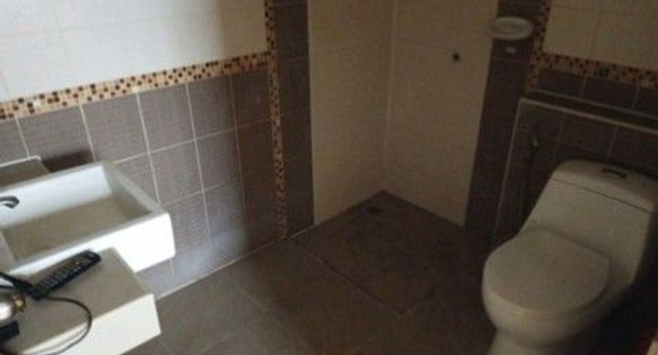 Haus zum Kauf mit 1 Zimmer in Ban Bueng, Chonburi