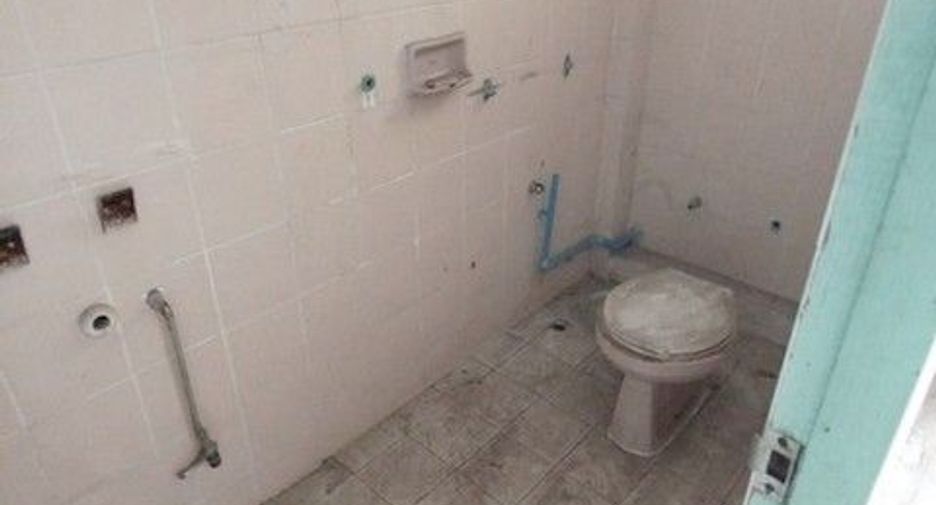 À vendre 1 chambre local commercial à Ban Bueng, Chonburi