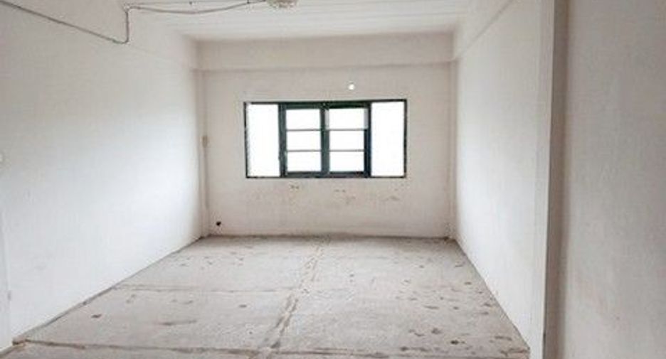 À vendre 1 chambre local commercial à Ban Bueng, Chonburi