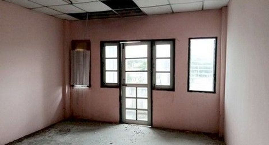 À vendre 1 chambre local commercial à Ban Bueng, Chonburi