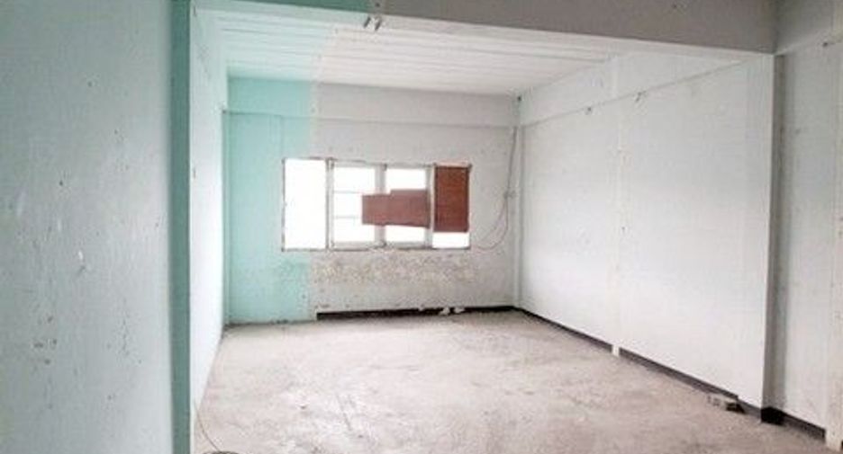 À vendre 1 chambre local commercial à Ban Bueng, Chonburi