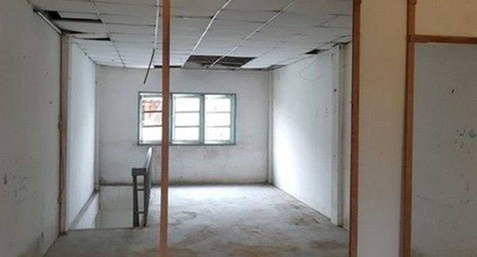 À vendre 1 chambre local commercial à Ban Bueng, Chonburi