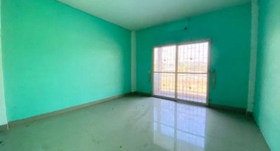 À vendre 1 chambre local commercial à Ban Bueng, Chonburi