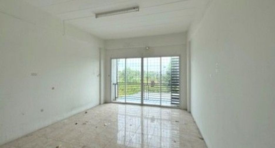 À vendre 1 chambre local commercial à Ban Bueng, Chonburi