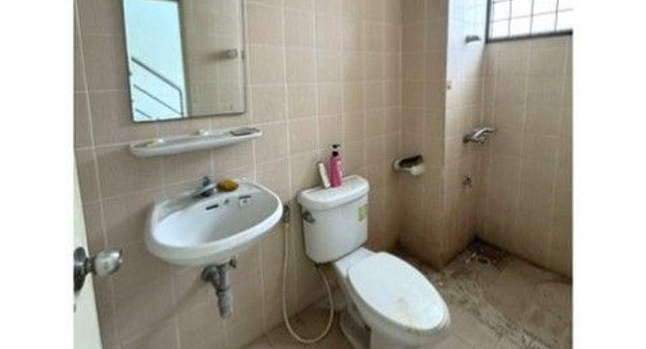 À vendre 1 chambre local commercial à Ban Bueng, Chonburi