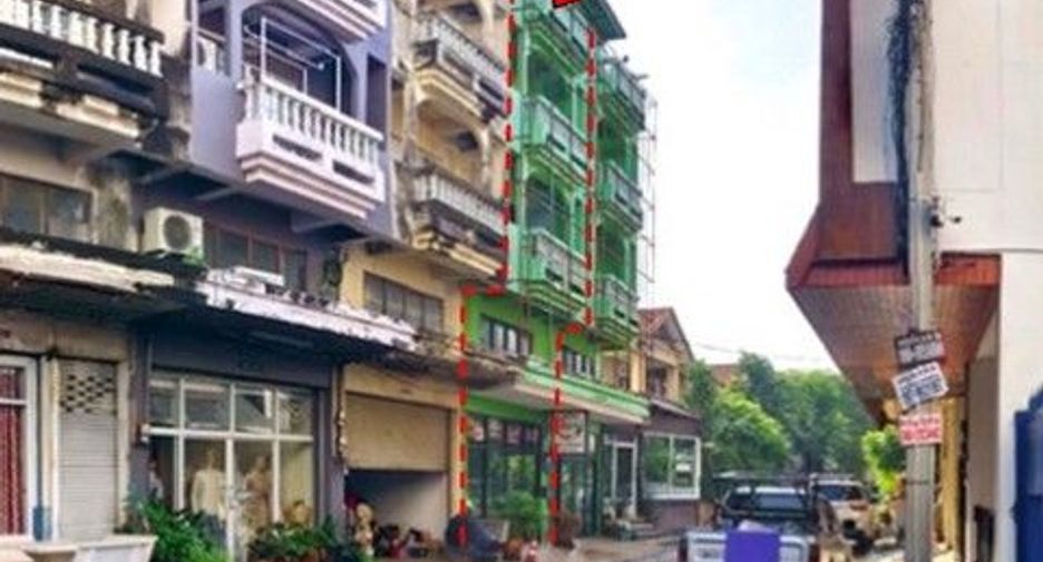 À vendre 1 chambre local commercial à Ban Bueng, Chonburi