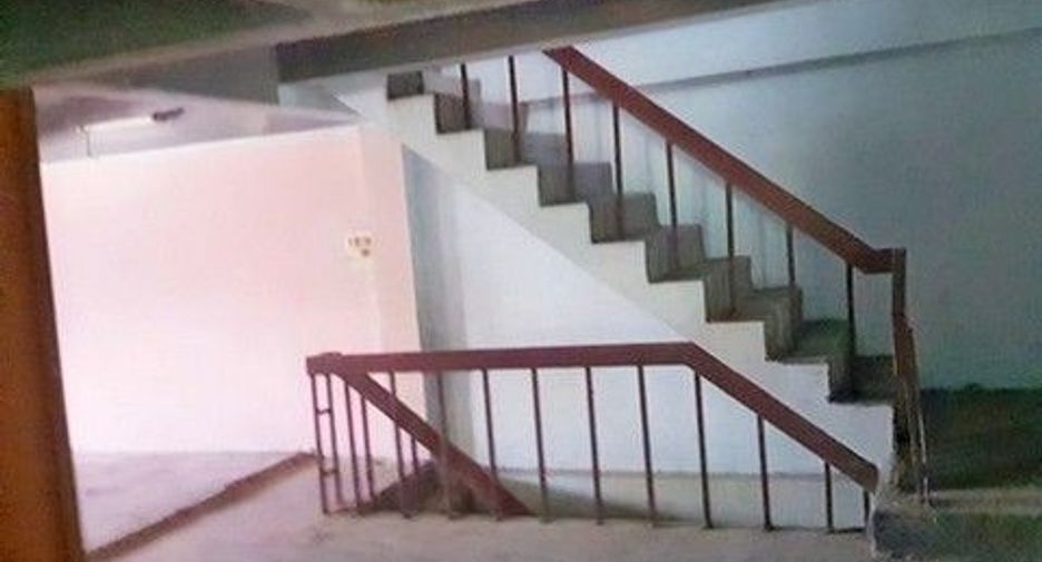 À vendre 1 chambre local commercial à Ban Bueng, Chonburi