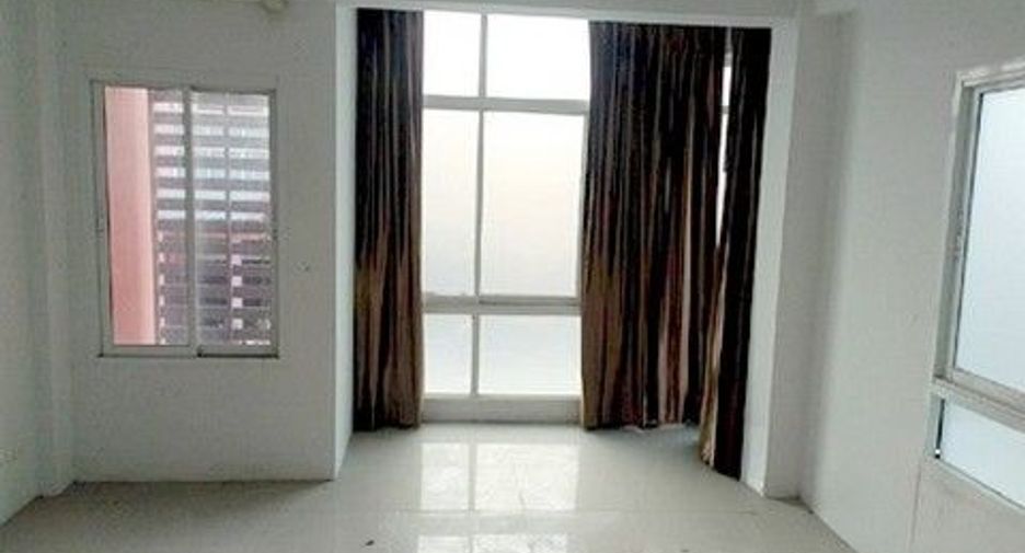 À vendre 1 chambre local commercial à Ban Bueng, Chonburi