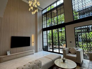 Haus zur Miete und zum Kauf mit 4 Zimmer in Watthana, Bangkok