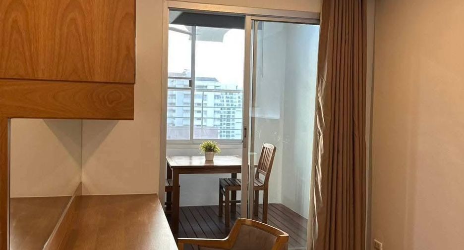 For rent 2 bedrooms condo in Watthana, Bangkok