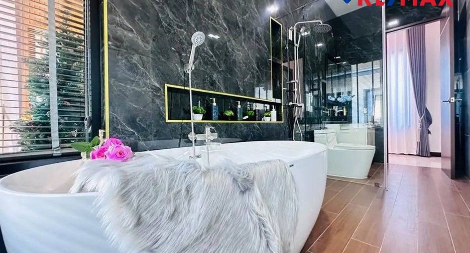 For sale 3 bedrooms house in East Pattaya, Pattaya