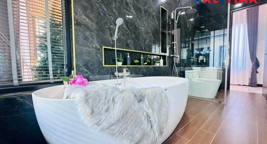 For sale 3 bedrooms house in East Pattaya, Pattaya