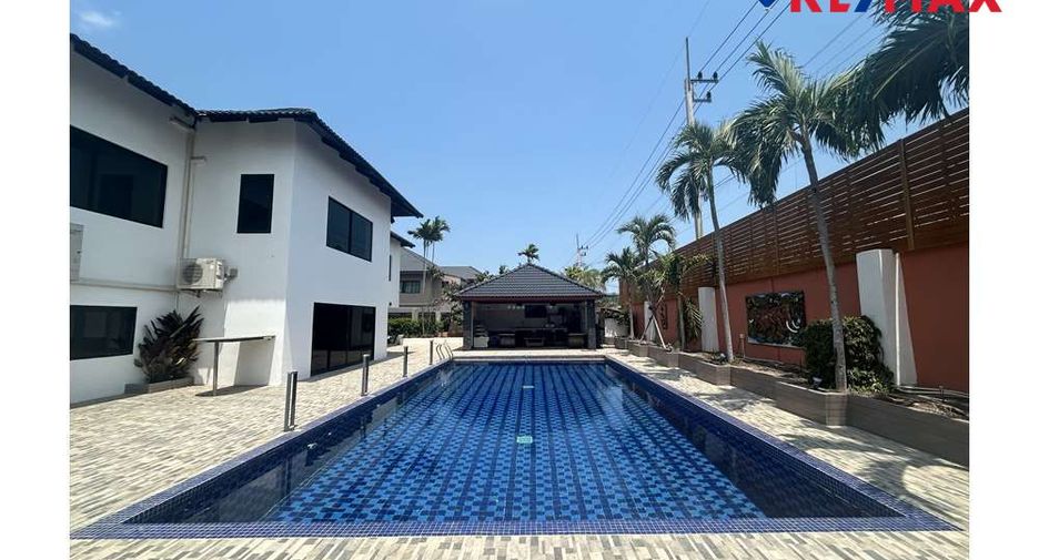 For sale 4 bedrooms house in East Pattaya, Pattaya