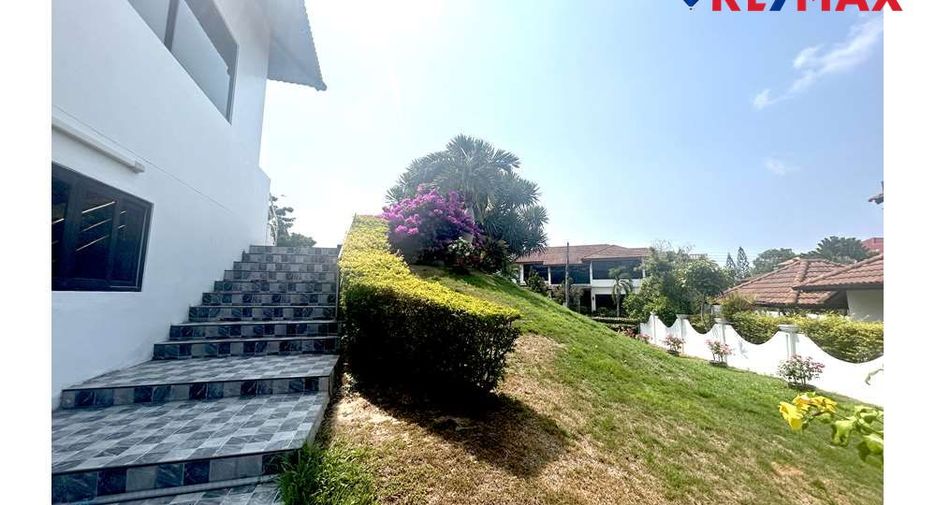For sale 4 bedrooms house in East Pattaya, Pattaya