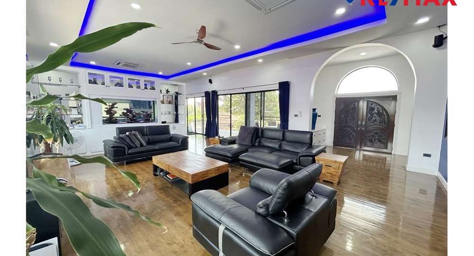 For sale 4 bedrooms house in East Pattaya, Pattaya