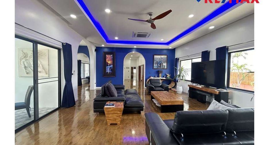 For sale 4 bedrooms house in East Pattaya, Pattaya