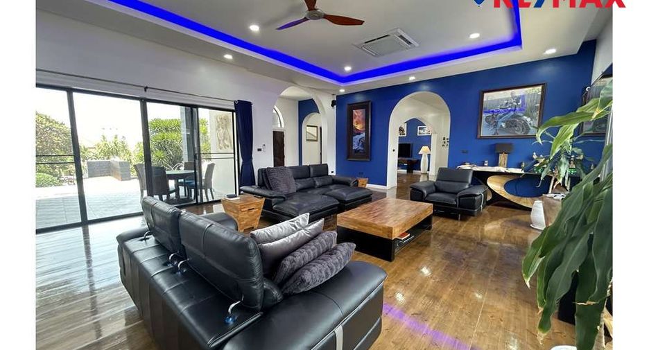 For sale 4 bedrooms house in East Pattaya, Pattaya