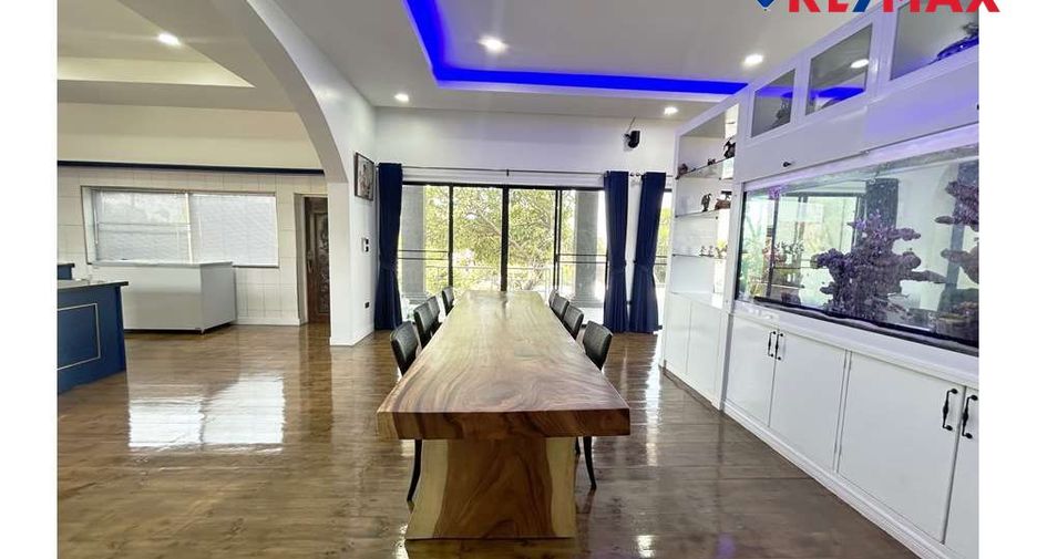 For sale 4 bedrooms house in East Pattaya, Pattaya