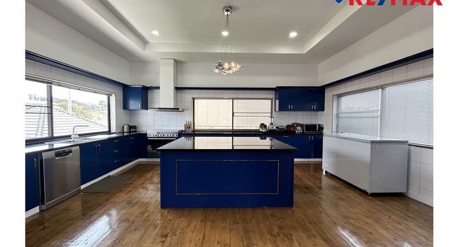 For sale 4 bedrooms house in East Pattaya, Pattaya