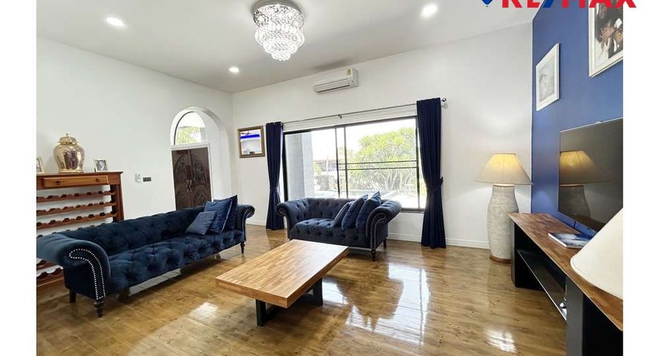 For sale 4 bedrooms house in East Pattaya, Pattaya