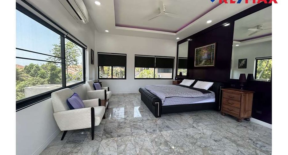 For sale 4 bedrooms house in East Pattaya, Pattaya