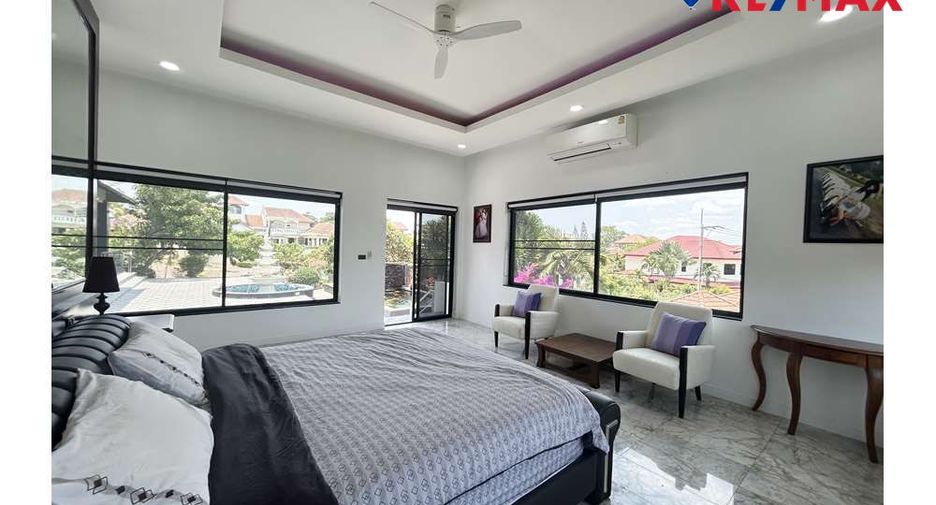 For sale 4 bedrooms house in East Pattaya, Pattaya
