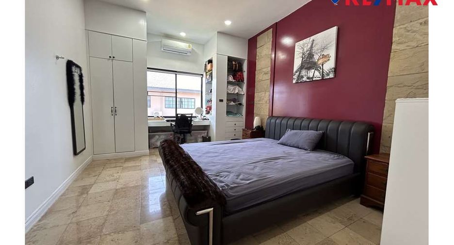 For sale 4 bedrooms house in East Pattaya, Pattaya