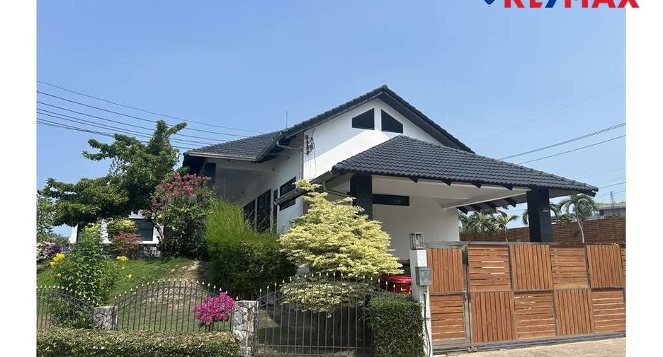 For sale 4 bedrooms house in East Pattaya, Pattaya