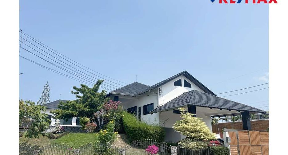 For sale 4 bedrooms house in East Pattaya, Pattaya