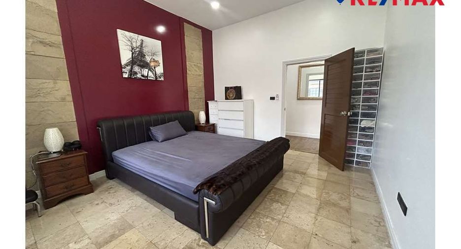 For sale 4 bedrooms house in East Pattaya, Pattaya