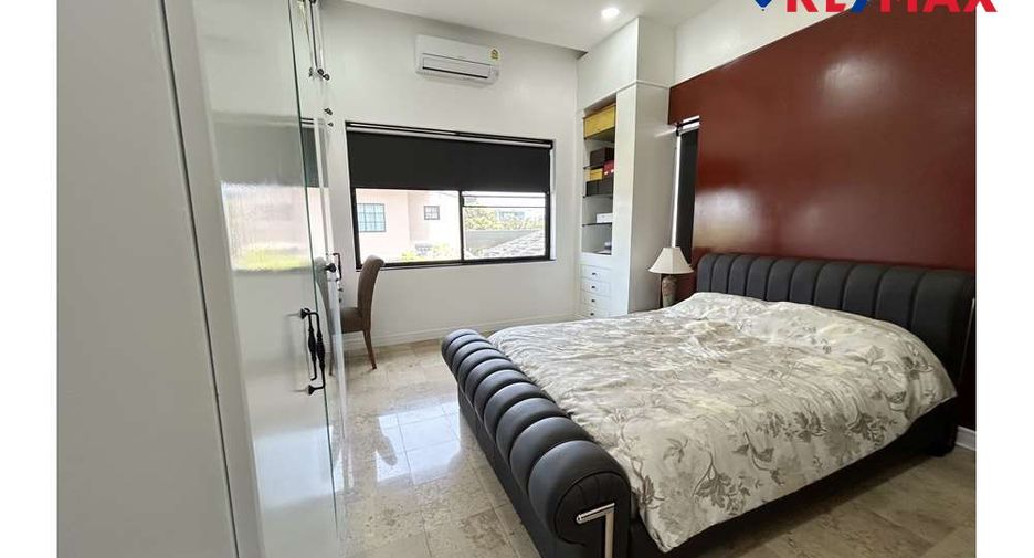 For sale 4 bedrooms house in East Pattaya, Pattaya