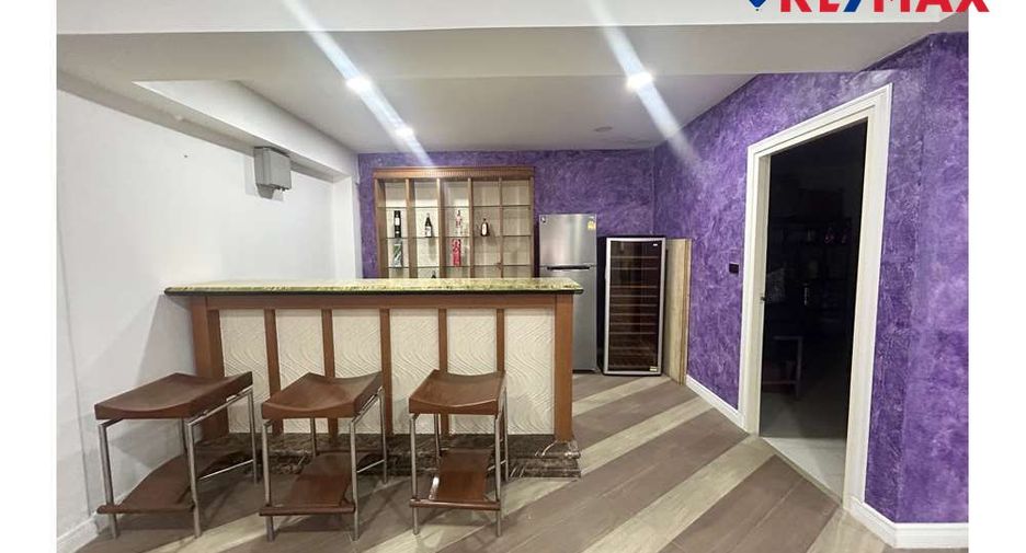 For sale 4 bedrooms house in East Pattaya, Pattaya