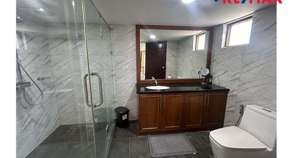 For sale 4 bedrooms house in East Pattaya, Pattaya