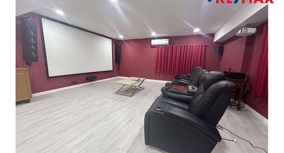 For sale 4 bedrooms house in East Pattaya, Pattaya