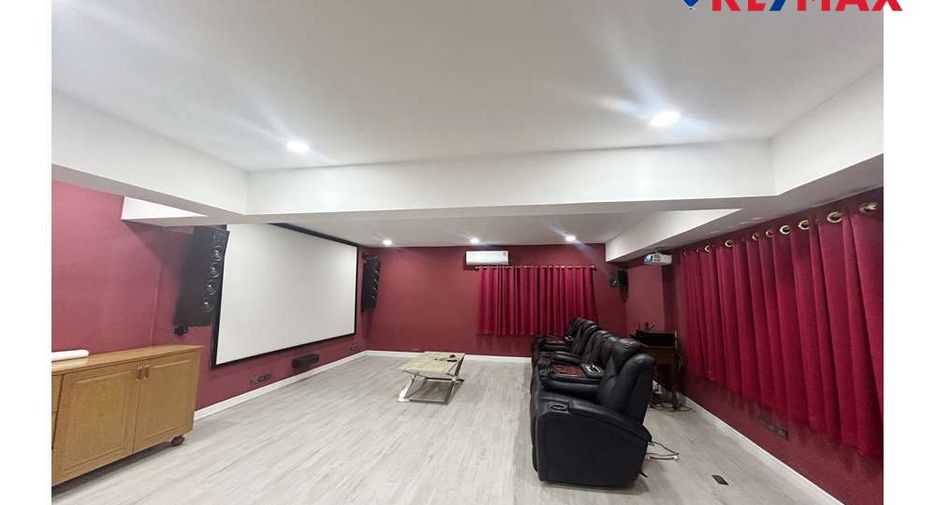 For sale 4 bedrooms house in East Pattaya, Pattaya
