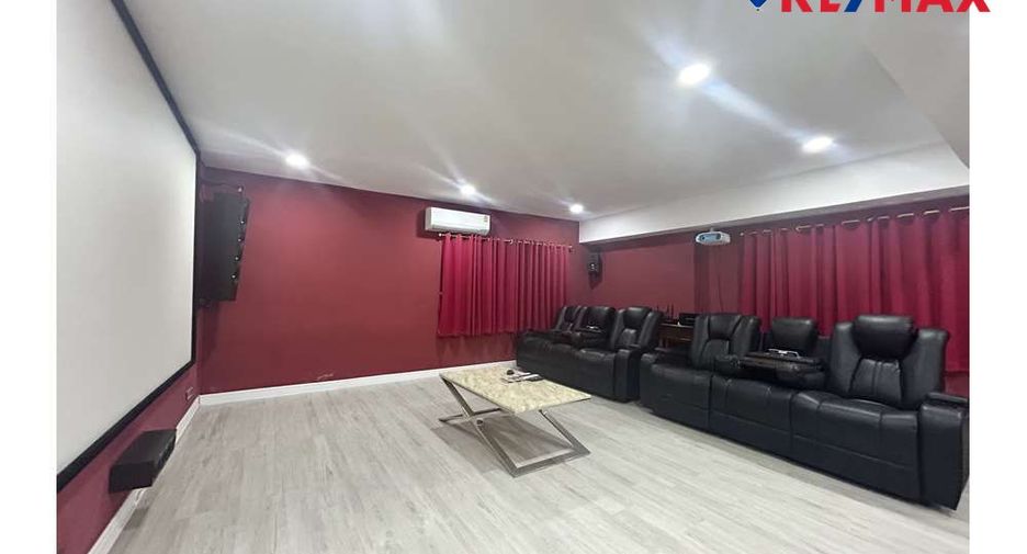 For sale 4 bedrooms house in East Pattaya, Pattaya