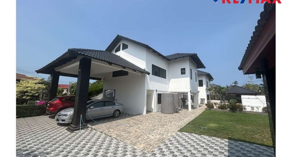 For sale 4 bedrooms house in East Pattaya, Pattaya