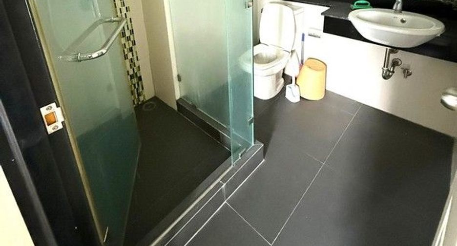 For sale 2 ベッドルーム condo in Huai Khwang, Bangkok